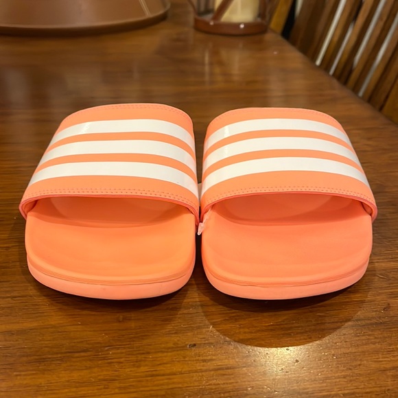 Adidas Adilette Comfort Slides Sandals Shoes Coral B43528 Women’s Size 8 - Picture 5 of 14